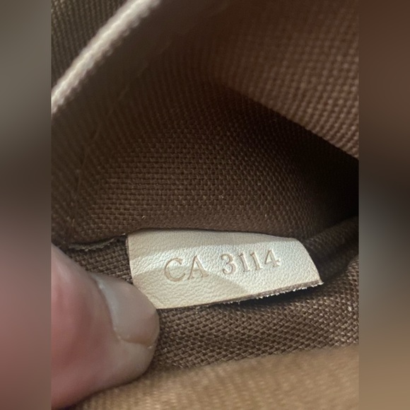 LV Pochette Accesories New Model - Picture 12 of 16